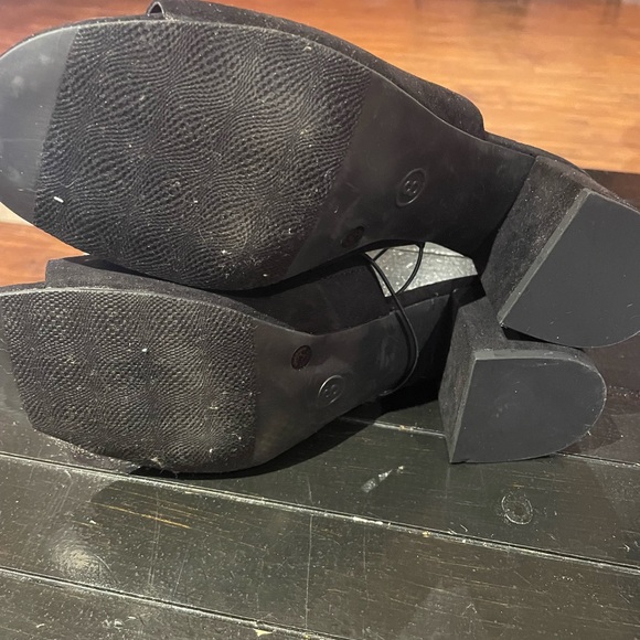 Worthington sandles worn once in house size 8 black suede - Picture 2 of 3